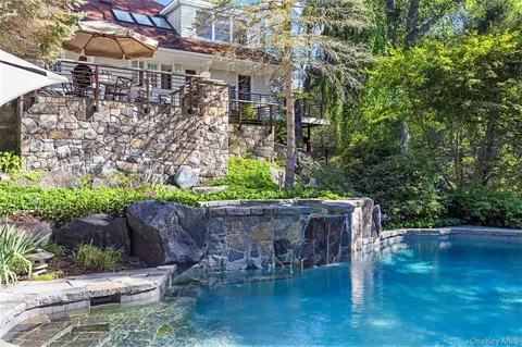 12 Bishop Park Rd, Pound Ridge, NY 10576