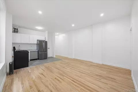 Living - 160 Wadsworth Ave #302, New York, NY 10033 photo 1 of 4