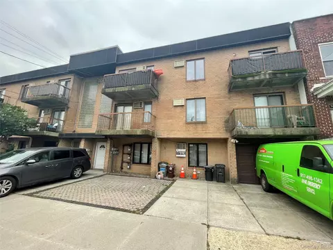 76-14 69th Rd, New York, NY 11379