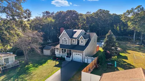 42 Biltmore Dr, Mastic Beach, NY 11951