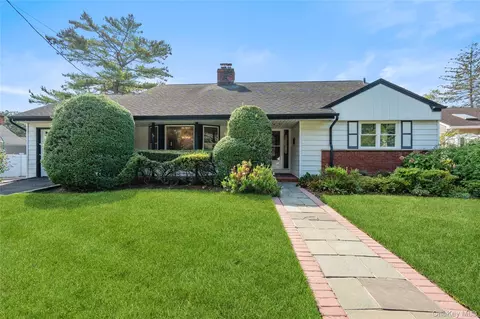 73 Parkview Pl, Malverne, NY 11565