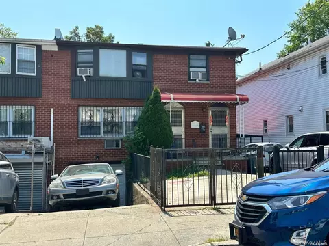 137-38 Kalmia Ave, New York, NY 11355