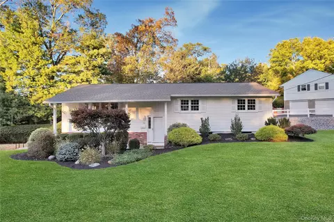 12 Fernwood Dr, Clarkstown, NY 10956