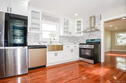 95 E Pulaski Rd, Huntington Station, NY 11746