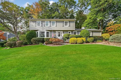 31 Kendall Dr, Clarkstown, NY 10956
