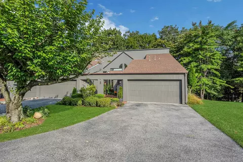 193 Stone Oaks Dr, Greenburgh, NY 10530