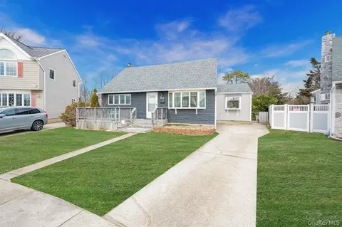 20 Marlon Ave, Bethpage, NY 11714