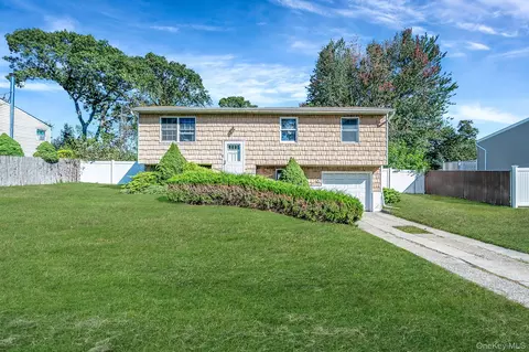 101 Elmwood Ave, Selden, NY 11784
