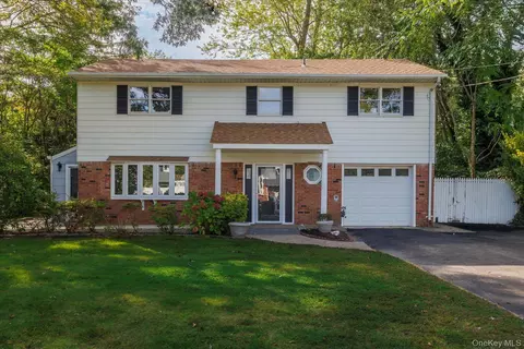 62 Julbet Dr, Sayville, NY 11782