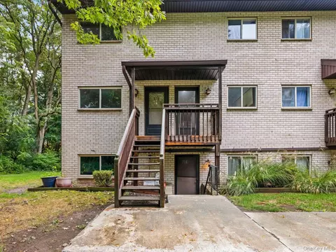 26 Cooper Rd #602, Arlington, NY 12603