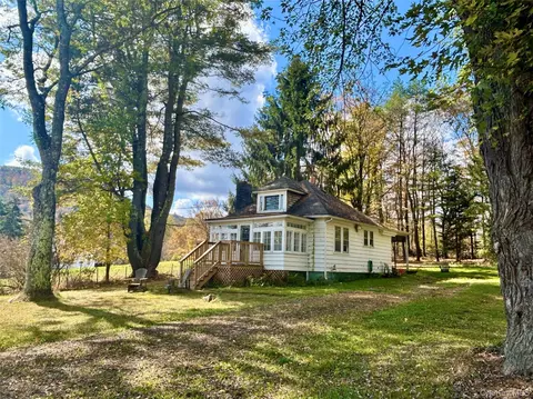 15 Burnt Hill Rd, Rockland, NY 12776