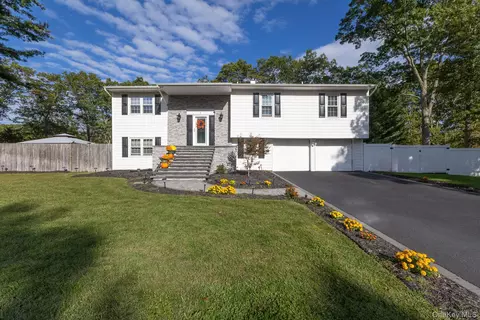 3 Henearly Dr, Miller Place, NY 11764