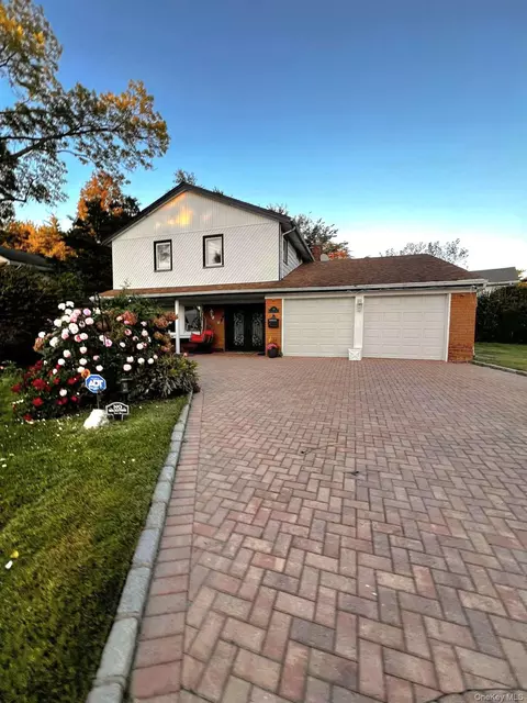 116 Nottingham Rd, New Hyde Park, NY 11040