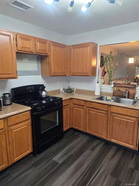 84 Village Ml, Haverstraw, NY 10927