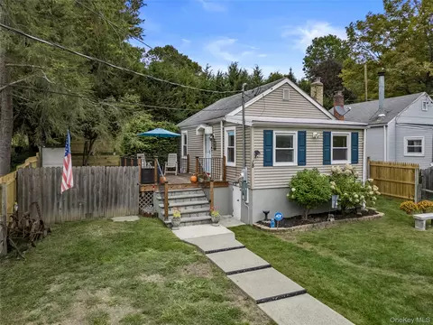 18 Larch Dr, Mahopac, NY 10541