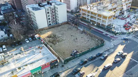 166-10 Hillside Ave, New York, NY 11432