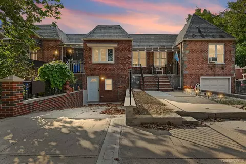 90-04 24th Rd, New York, NY 11369