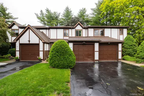 28 Amber Ct, Poughkeepsie, NY 12603