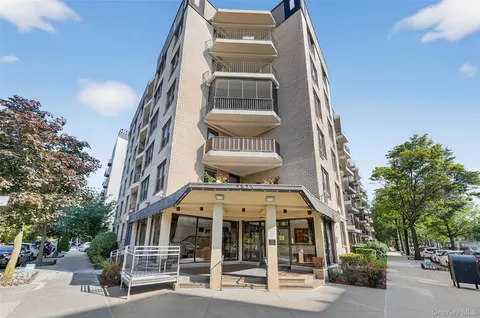 1874 Pelham Pkwy S #6E, New York, NY 10461