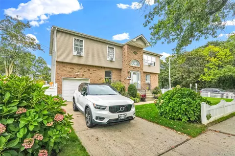 402 Clinton Ave, Rockville Centre, NY 11570