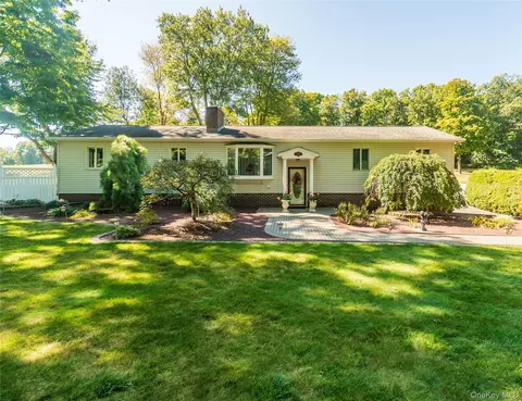 267 Smith Rd, Pleasant Valley, NY 12569