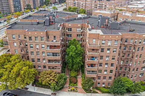 69-40 Yellowstone Blvd #608, New York, NY 11375
