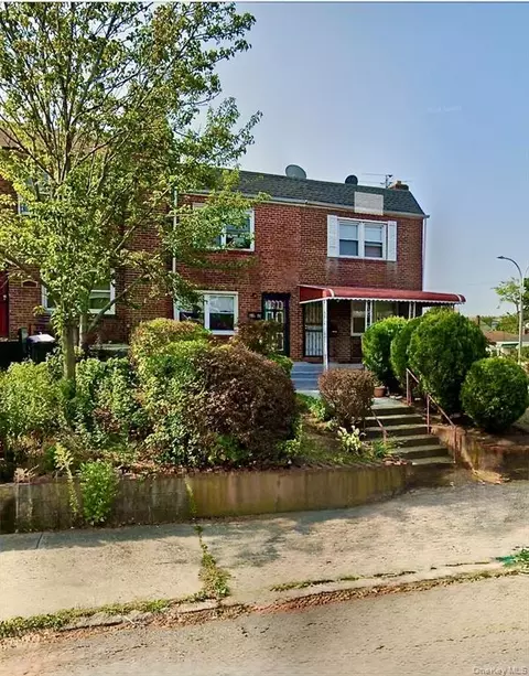 216-04 115th Ter, New York, NY 11411