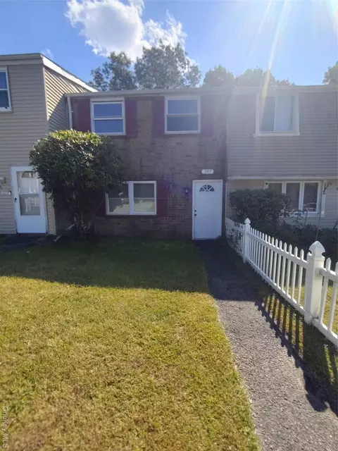 197 Hill Cir #197, Calverton, NY 11933