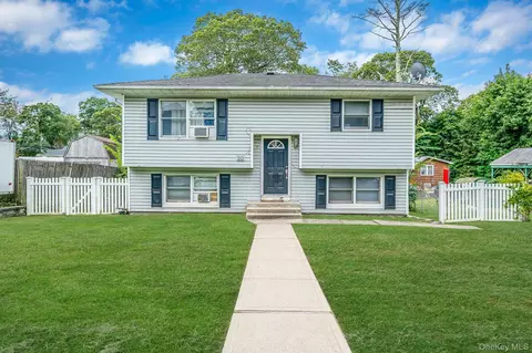 20 Kirby Ln, Lake Ronkonkoma, NY 11779
