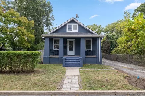 246 Locust Ave, Babylon, NY 11702