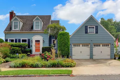 102 Shinnecock Ave, Massapequa, NY 11758