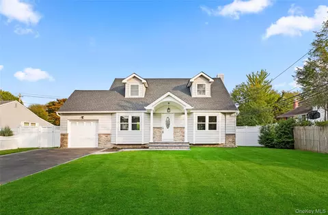 3 Ramsey Rd, Commack, NY 11725