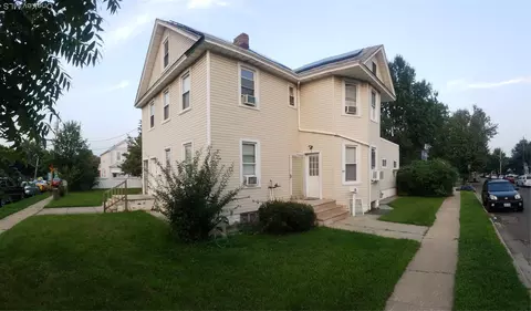 83 Kraemer St, Hicksville, NY 11801