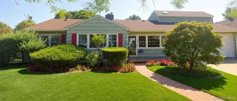 523 Archer St, Freeport, NY 11520