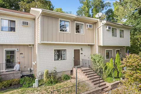6807 Chelsea Cv N, Beekman, NY 12533