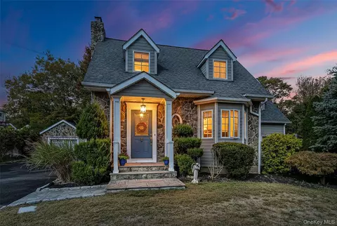 60 S Nauraushaun Rd, Orangetown, NY 10965