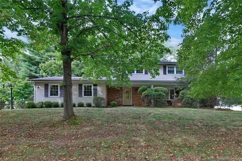 11 Ungava Dr, Clarkstown, NY 10956