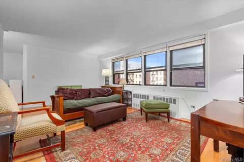 579 W 215 St #2F, New York, NY 10034