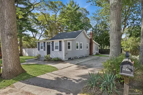 48 W 5th St, Ronkonkoma, NY 11779