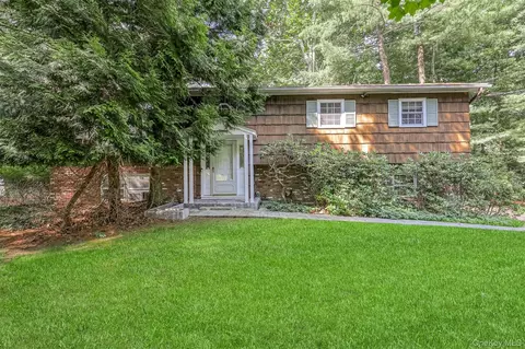 19 Mary Beth Dr, Ramapo, NY 10901