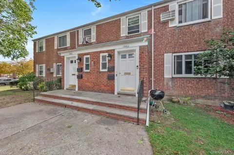 73-20 263rd St #G, Glen Oaks, NY 11004