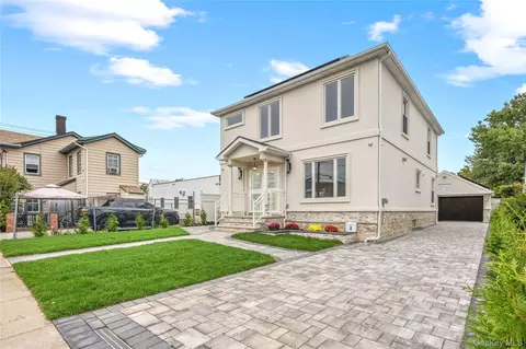 4 S 11th St, North Hempstead, NY 11040