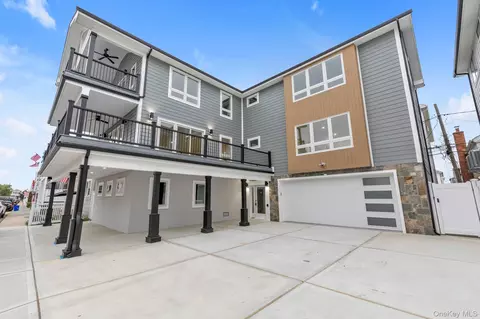 68 Michigan St, Long Beach, NY 11561
