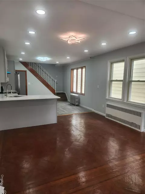 105-21 84 St, New York, NY 11417