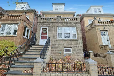 317 E 242nd St, New York, NY 10470