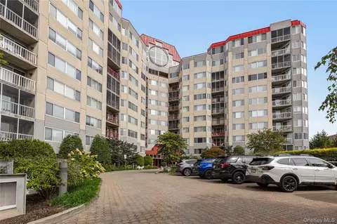 10 Stewart Pl #2AW, White Plains, NY 10603