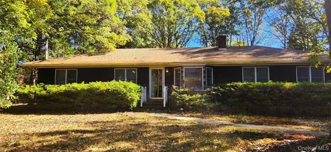 43 Hunter Ave, Miller Place, NY 11764