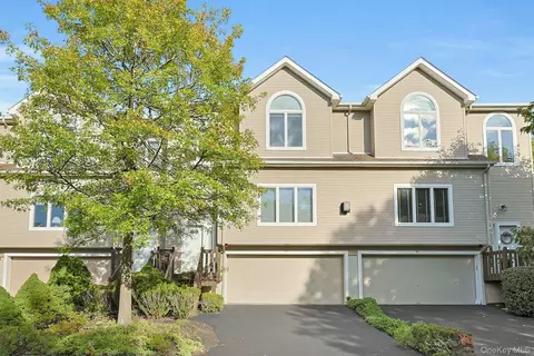 63 Leif Blvd, Clarkstown, NY 10920