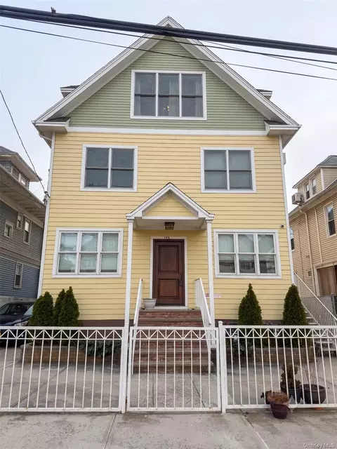 175 Beach 113th St, Rockaway Park, NY 11694