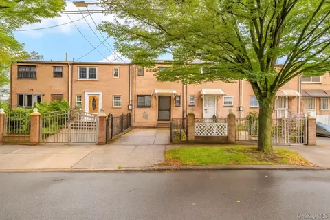 563 Powell St, Brooklyn, NY 11212